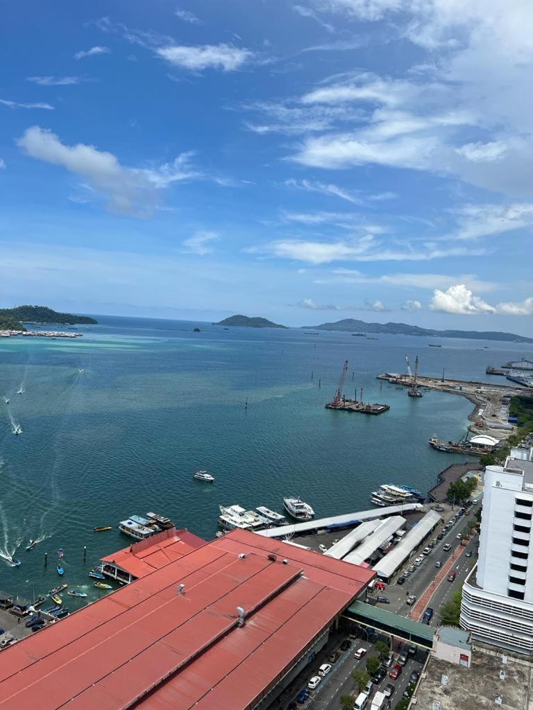 Kota Kinabalu City Centre @ The Shore By Casa Yolo Buitenkant foto