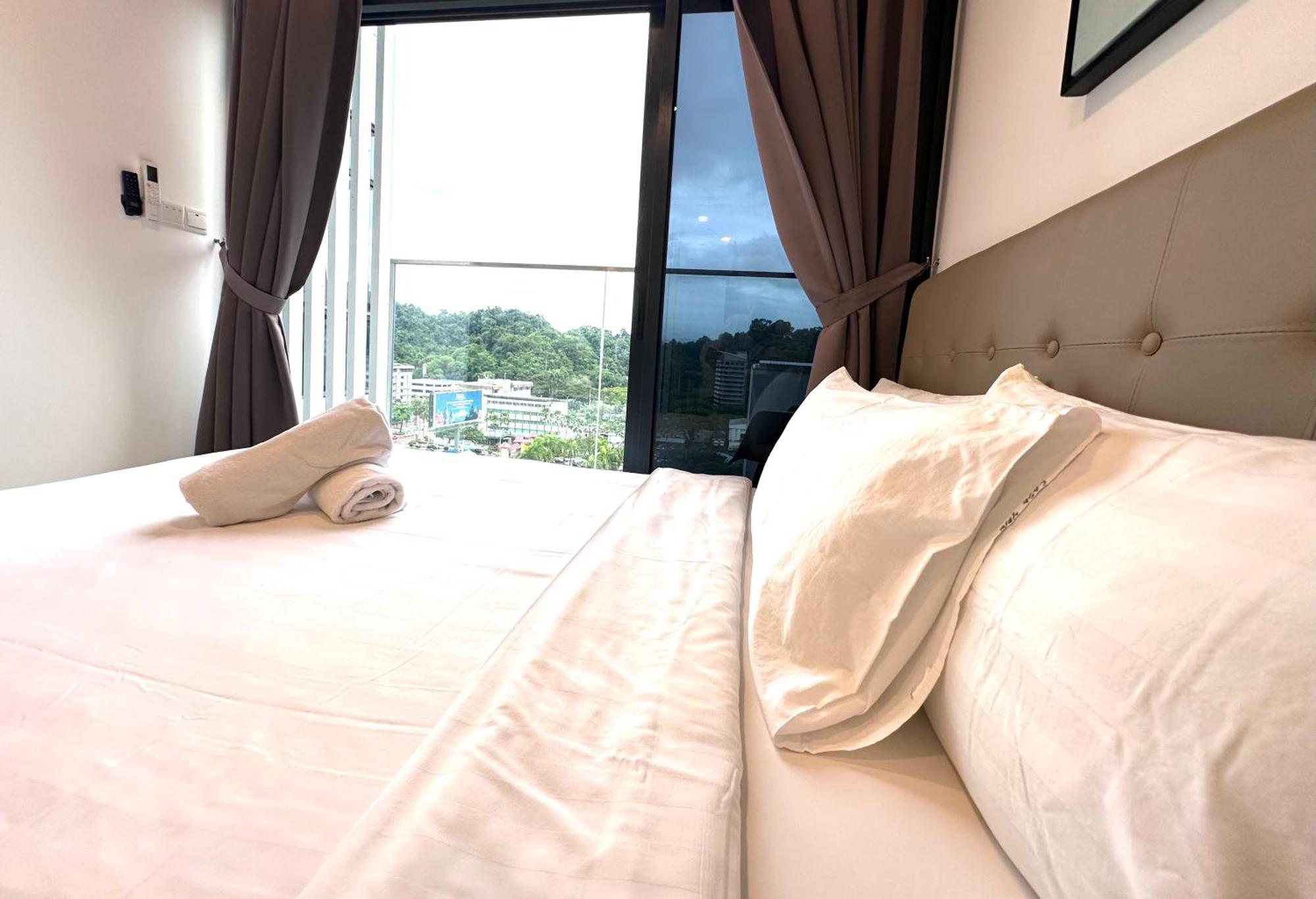Kota Kinabalu City Centre @ The Shore By Casa Yolo Buitenkant foto