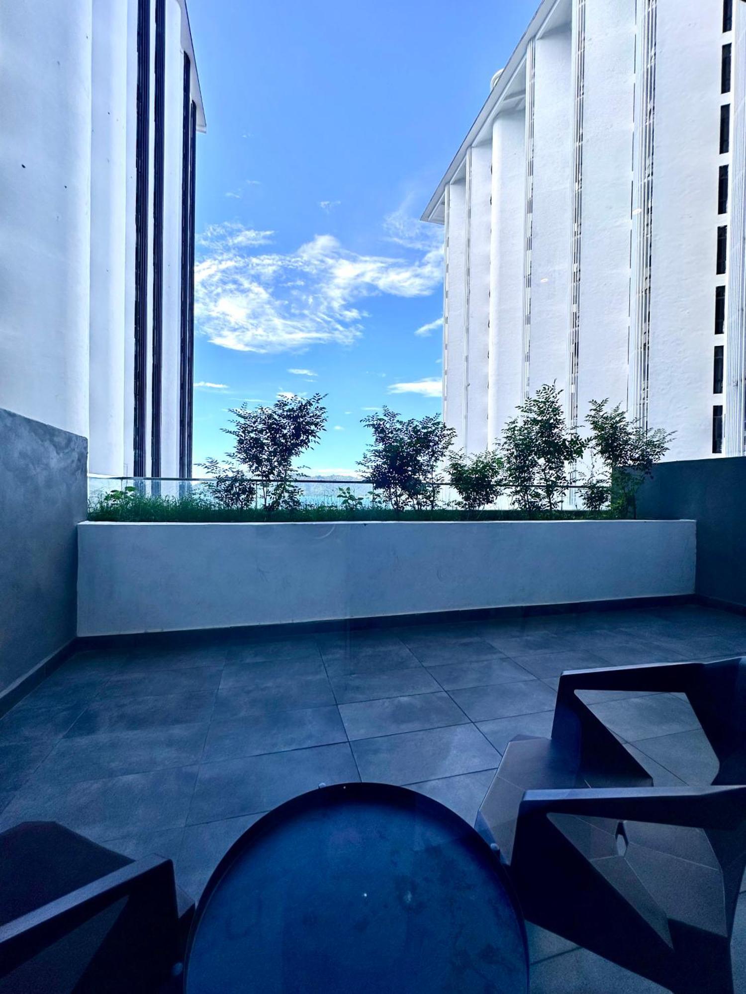 Kota Kinabalu City Centre @ The Shore By Casa Yolo Buitenkant foto