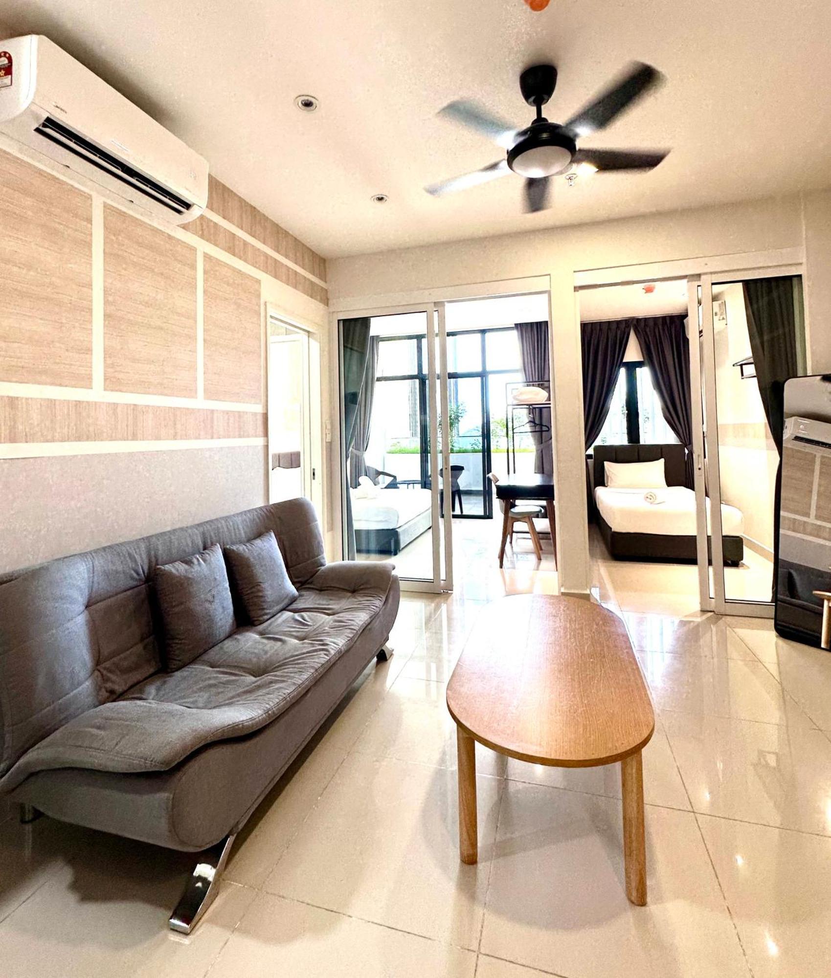 Kota Kinabalu City Centre @ The Shore By Casa Yolo Buitenkant foto